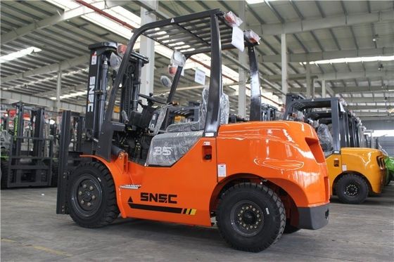 3.5T Piccolo carrello elevatore diesel Motore diesel arancione carrello elevatore giapponese Motore Isuzu