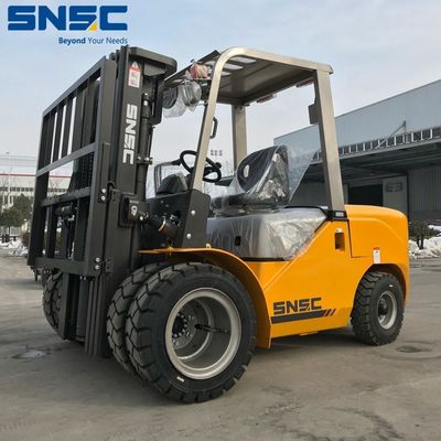 3000 mm-7000 mm Altezza di sollevamento Camioni elevatori a forchetta diesel 4000 kg