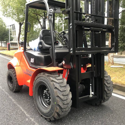 3.5 tonnellate di carrelli elevatori 4x4 Piccolo carrello elevatore per terreni accidentati FD35 Motore diesel