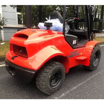 3.5 tonnellate di carrelli elevatori 4x4 Piccolo carrello elevatore per terreni accidentati FD35 Motore diesel