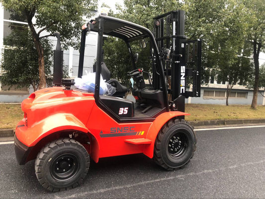 3000 kg-5000 kg 4wd carrelli elevatori per terreni accidentati