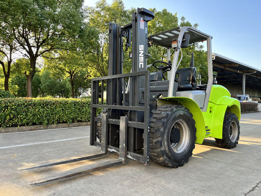 3000 kg-5000 kg 4wd carrelli elevatori per terreni accidentati