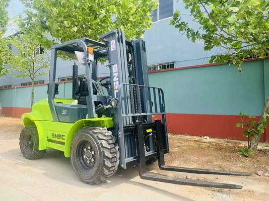 3000 kg-5000 kg 4wd carrelli elevatori per terreni accidentati